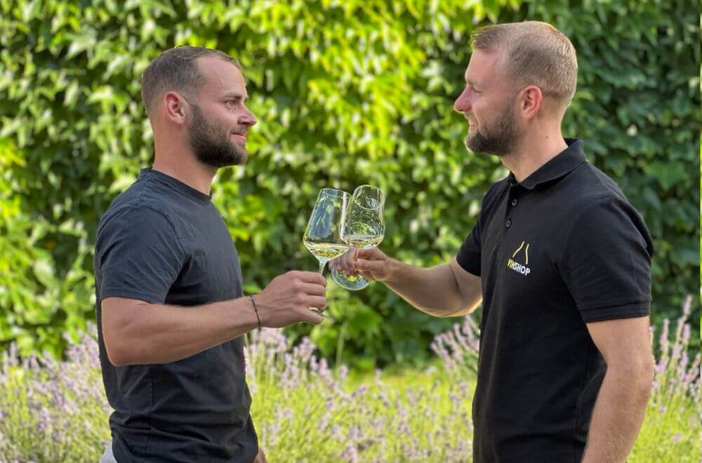 Honza Novák s Petrem Valou - hlavním sommeliérem Vinshopu