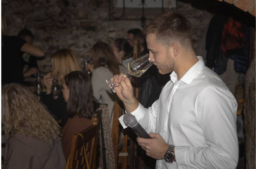 Řízená degustace v podání Lukáše Halkociho v naší vinotéce ve Znojmě