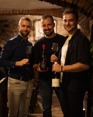 V pátek se u nás konala už 243. degustace, tentokrát ve formě vinařského duelu dvou mladých talentů – Kacetla a Halkociho....